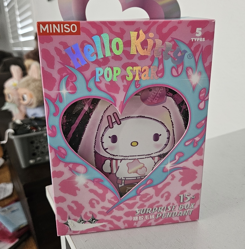 Hello Kitty Pop Star Collectible - TWINKLE - Picture 4 of 4